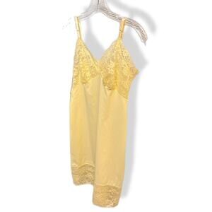 1960s vintage yellow lace slip with adjustable straps (small)